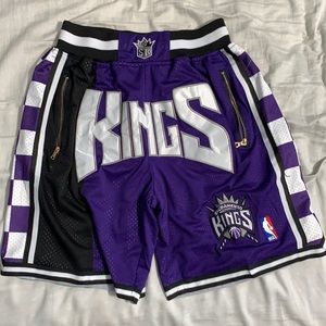 Vintage Sacramento kings shorts - size medium